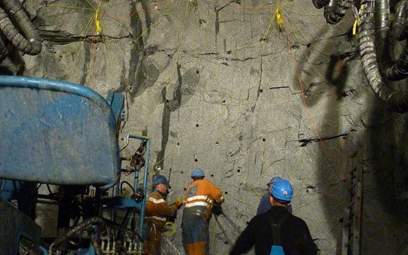 Drilling and blasting in the KWO Handeck-Gerstenegg access tunnel